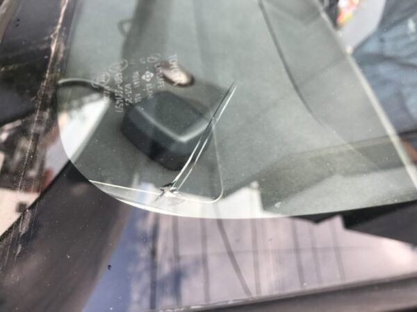トヨタ ハイエース フロントガラス交換(CBF-TRH200V) | さくら車検