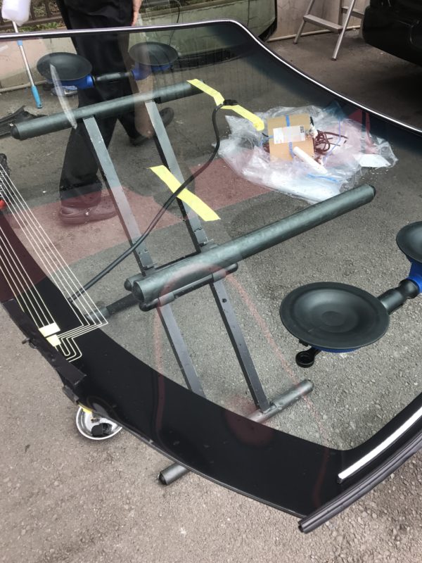 三菱 デリカスペースギア フロントガラス交換 | さくら車検