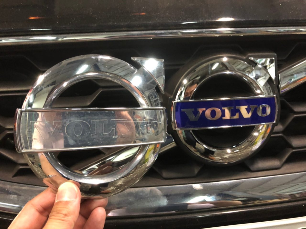 ボルボ C30の車検 エンブレム交換 エアコンフィルター交換 さくら車検 ブログ 整備レポート ボルボ C30の車検 エンブレム交換 エアコンフィルター交換 さくら車検 ブログ 整備レポート