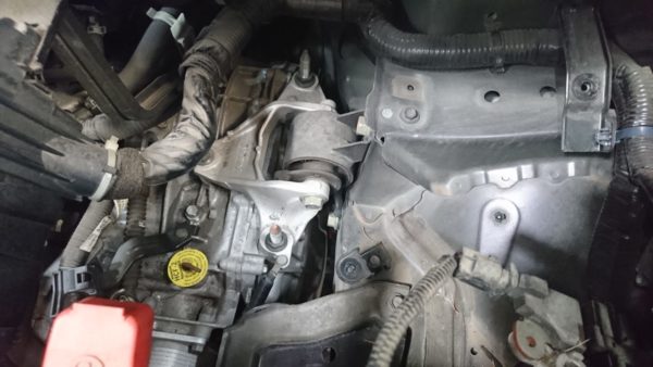 ホンダ ステップワゴン 異音修理、エンジンマウント交換