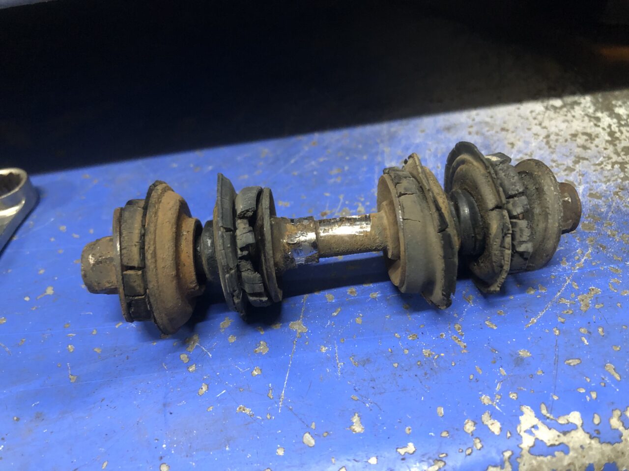 RG362 Twin Reservoir Shocks - BLACK EDITION