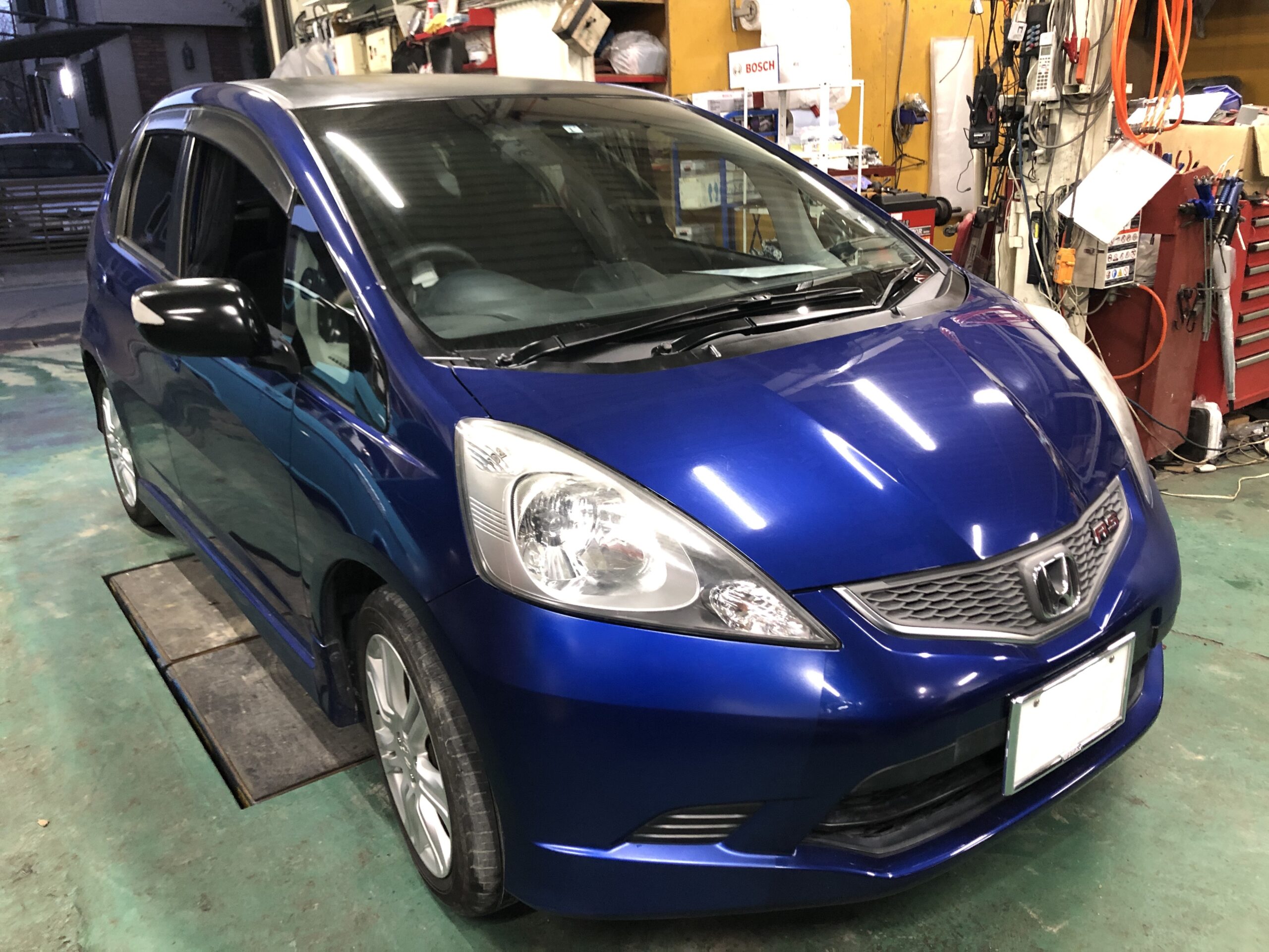 ホンダ フィット リアテールレンズASSY交換 | さくら車検‐ブログ