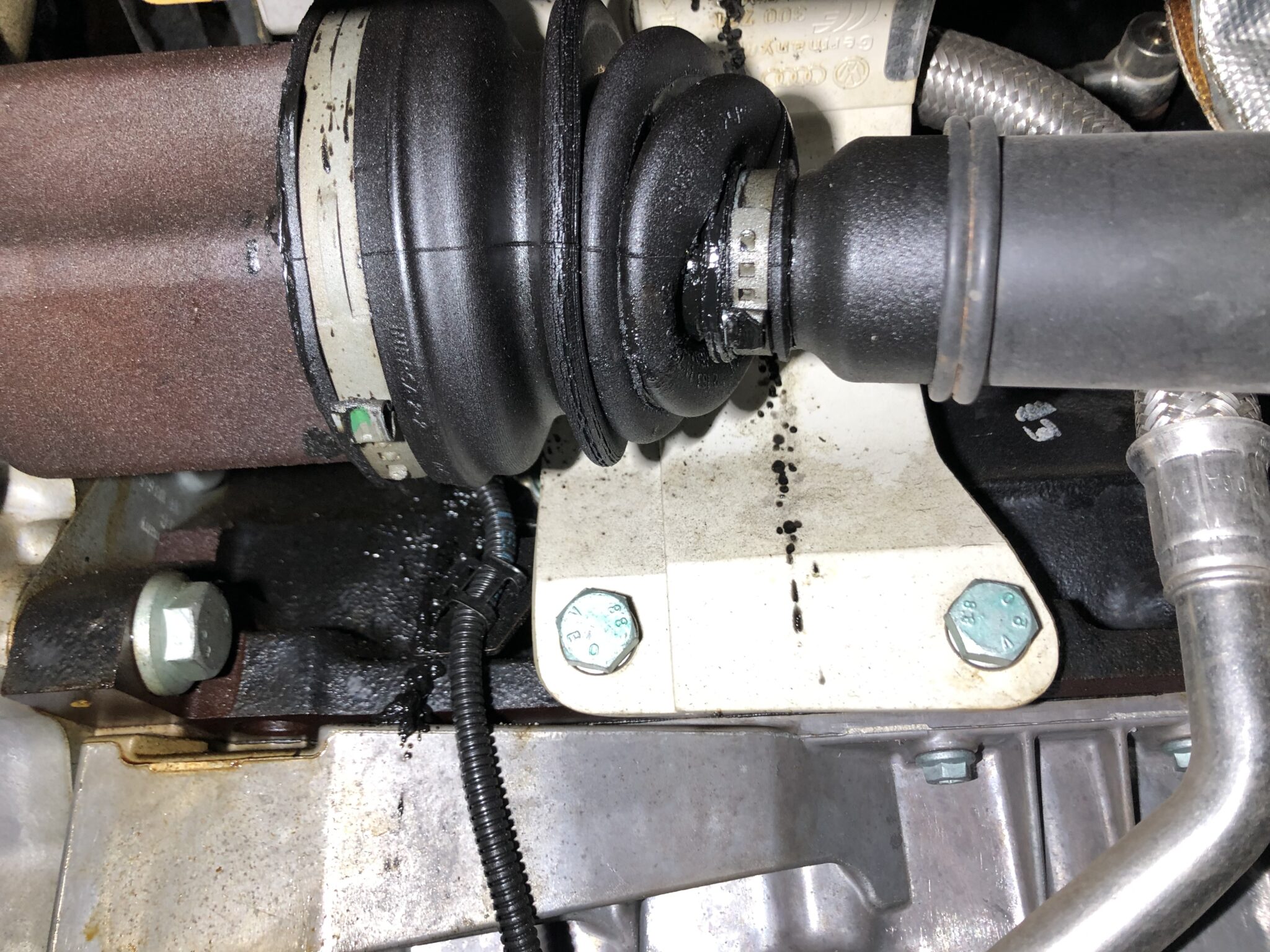 アウディ TT ドライブシャフトインナーブーツ交換 さくら車検‐ブログ＆整備レポート