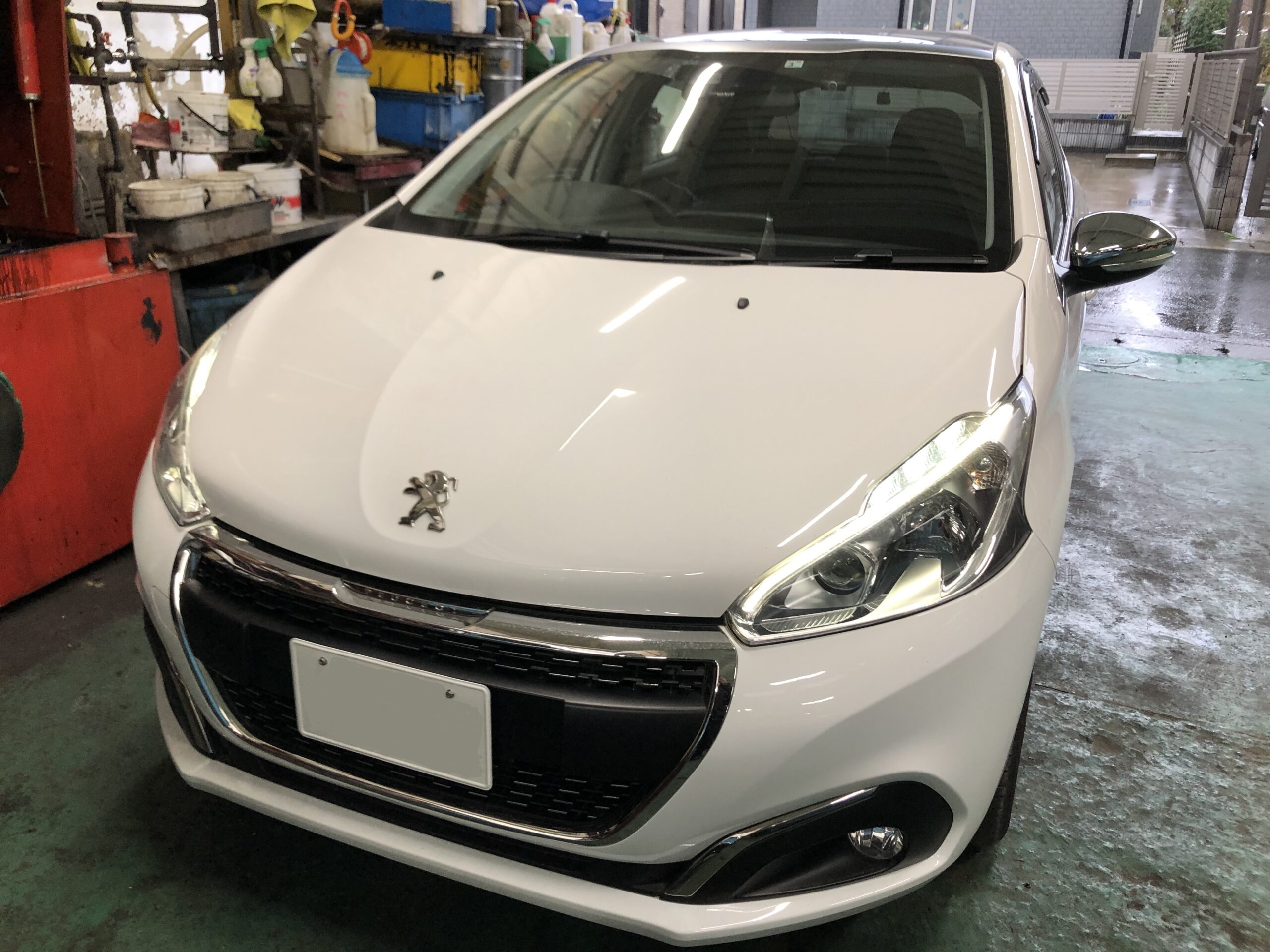 プジョー 208 ワイドバイザー取り付け | さくら車検‐ブログ