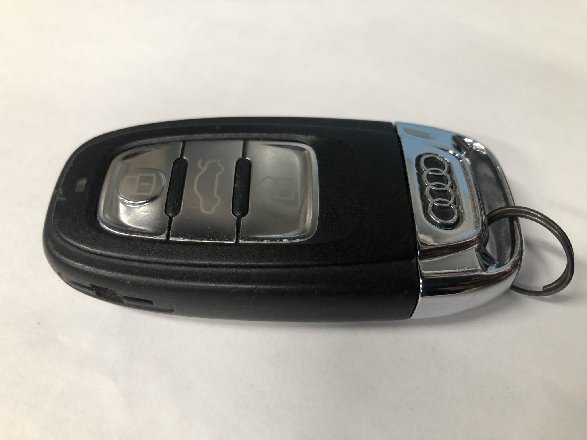アウディ キーフリー電池交換 | さくら車検‐ブログ＆整備レポート