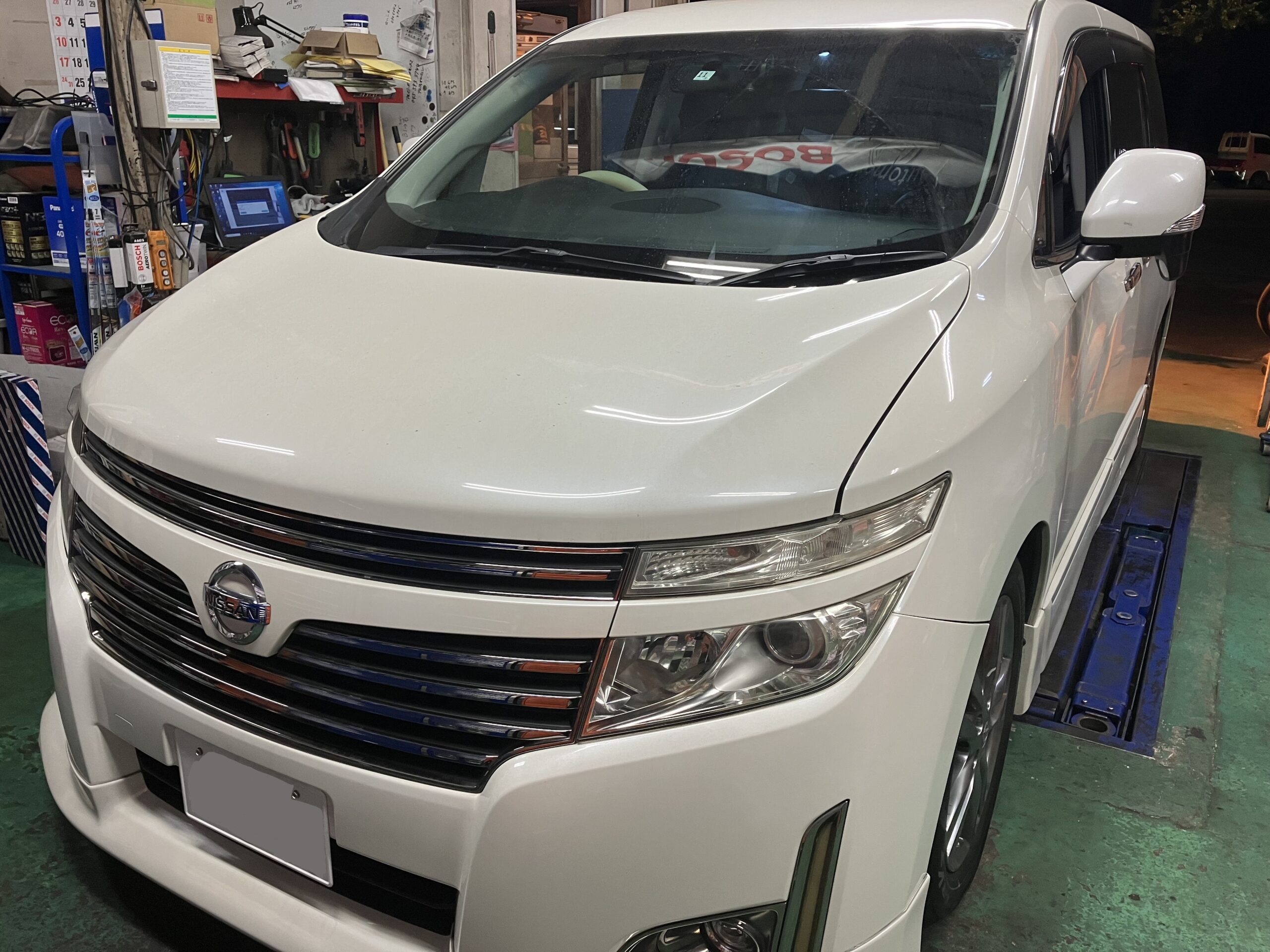 日産 エルグランド ウィンカーマーカーレンズ交換 | さくら車検‐ブログ